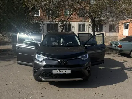 Toyota RAV4 2017 года за 13 500 000 тг. в Астана – фото 18