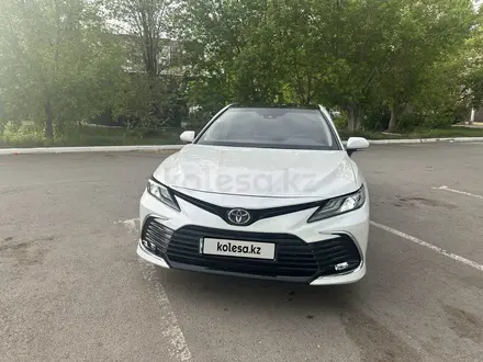 Toyota Camry 2023 года за 13 999 999 тг. в Караганда