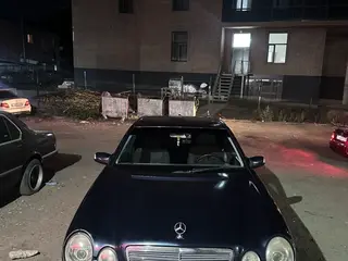 Mercedes-Benz E 320