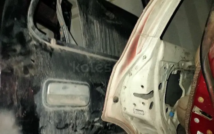 Дверь. Toyota 4Ranner. за 20 000 тг. в Алматы