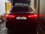 Toyota Camry 2019 года за 13 500 000 тг. в Семей – фото 2