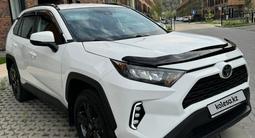 Toyota RAV4 2021 года за 15 300 000 тг. в Алматы