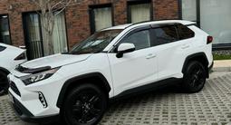 Toyota RAV4 2021 года за 15 300 000 тг. в Алматы – фото 3