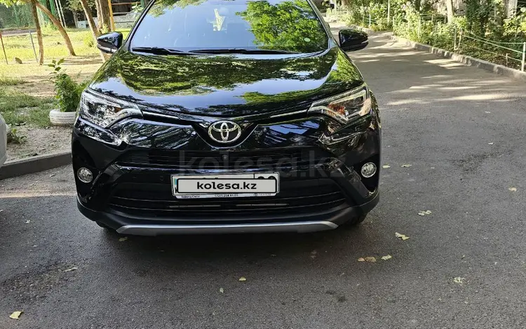 Toyota RAV4 2018 годаfor16 000 000 тг. в Алматы