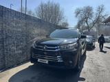 Toyota Highlander 2018 года за 11 000 000 тг. в Алматы