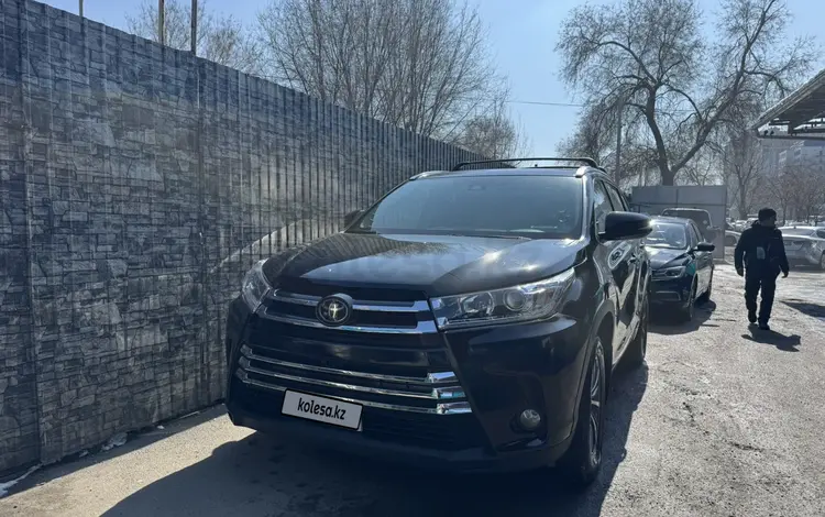 Toyota Highlander 2018 года за 11 000 000 тг. в Алматы