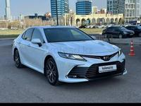 Toyota Camry 2022 года за 14 200 000 тг. в Астана