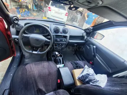 ВАЗ (Lada) Granta 2190 2014 года за 2 050 000 тг. в Семей – фото 9