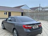 Toyota Camry 2014 года за 5 900 000 тг. в Жанаозен – фото 2