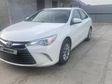 Toyota Camry 2016 года за 11 000 000 тг. в Уральск – фото 2