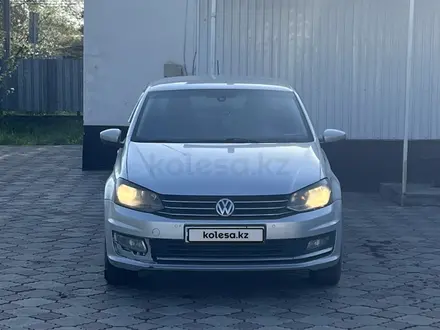 Volkswagen Polo 2017 года за 5 200 000 тг. в Есик – фото 2