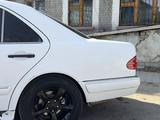 Mercedes-Benz E 230 1997 годаfor1 050 000 тг. в Семей – фото 4