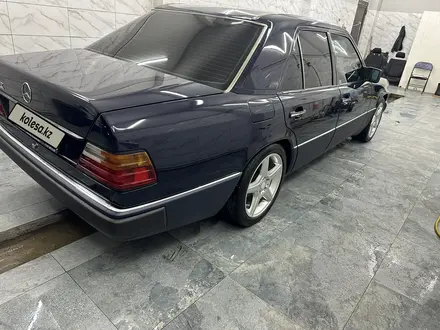 Mercedes-Benz E 200 1992 года за 3 100 000 тг. в Алматы