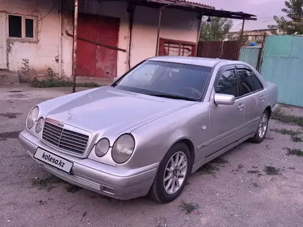 Mercedes-Benz E 280 1997 года за 2 600 000 тг. в Алматы