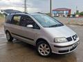 Volkswagen Sharan 2004 годаfor4 500 000 тг. в Актобе