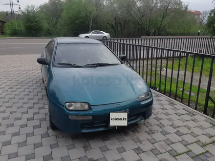 Mazda 323 1995 года за 800 000 тг. в Алматы – фото 4