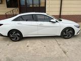 Hyundai Elantra 2023 годаfor8 700 000 тг. в Шымкент – фото 2