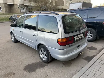 Volkswagen Sharan 1997 года за 3 500 000 тг. в Астана – фото 4