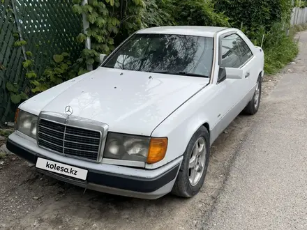 Mercedes-Benz E 230 1990 года за 900 000 тг. в Алматы