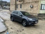 Toyota RAV4 2016 года за 8 800 000 тг. в Жанаозен