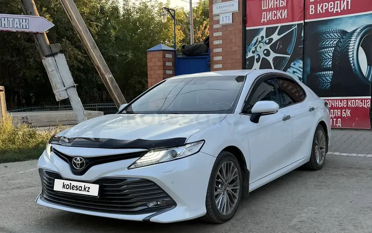 Toyota Camry 2018 года за 13 500 000 тг. в Актобе