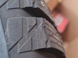 Бриджстоун новая 385 тысяч 4 балона шипованная плавающие шипы за 75 000 тг. в Петропавловск – фото 3