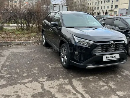 Toyota RAV4 2020 года за 17 500 000 тг. в Астана – фото 2