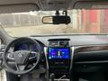 Toyota Camry 2016 года за 10 500 000 тг. в Уральск – фото 3