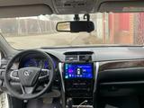 Toyota Camry 2016 года за 10 500 000 тг. в Уральск – фото 3