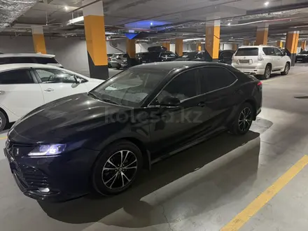 Toyota Camry 2022 года за 15 000 000 тг. в Караганда – фото 2