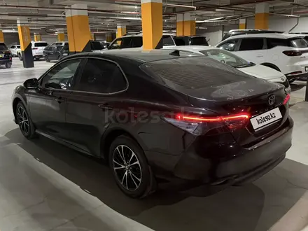Toyota Camry 2022 года за 15 000 000 тг. в Караганда – фото 3