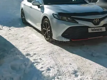 Toyota Camry 2019 года за 14 000 000 тг. в Астана – фото 2