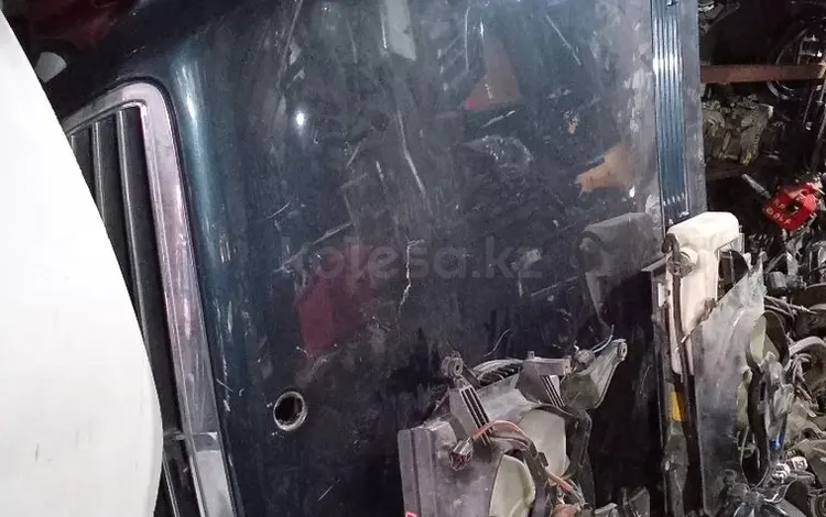 Капот в сборе с решёткой на Mercedes Benz S 220- кузов оригинальный... за 70 000 тг. в Алматы