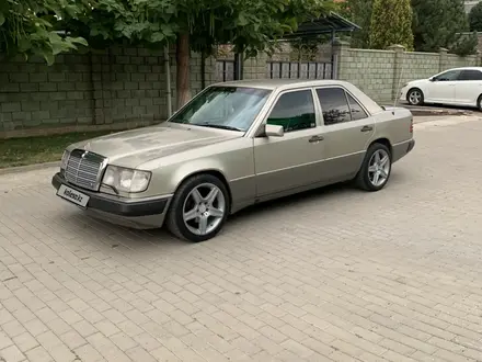 Mercedes-Benz E 230 1991 года за 2 100 000 тг. в Алматы – фото 4