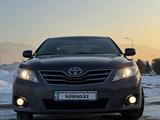 Toyota Camry 2010 года за 8 700 000 тг. в Алматы – фото 2