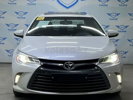 Toyota Camry 2015 года за 11 250 000 тг. в Шымкент – фото 2