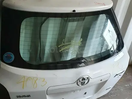 Toyota matrix задный крышка багажник за 160 000 тг. в Алматы