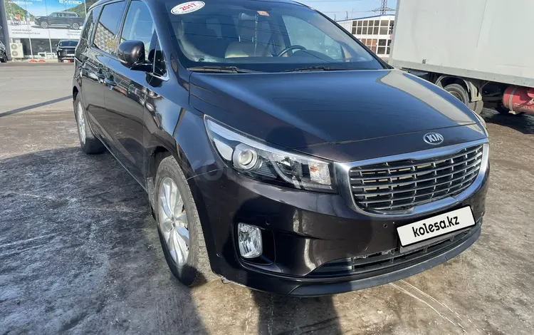 Kia Carnival 2017 года за 12 500 000 тг. в Уральск