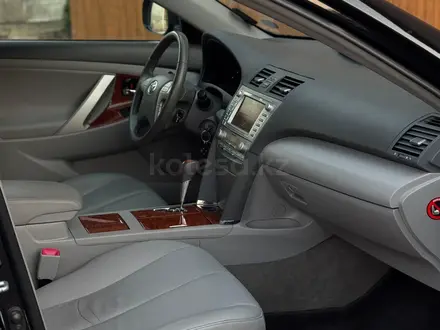 Toyota Camry 2011 года за 8 550 000 тг. в Алматы – фото 16