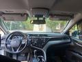 Toyota Camry 2019 года за 13 500 000 тг. в Алматы – фото 21