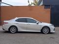 Toyota Camry 2019 года за 13 500 000 тг. в Алматы – фото 36