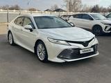 Toyota Camry 2020 года за 17 700 000 тг. в Алматы – фото 2