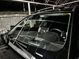 Лобовое стекло Cadillac Escalade за 130 000 тг. в Алматы – фото 5