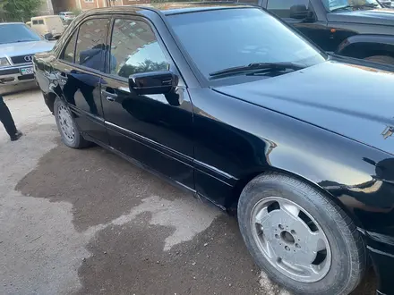 Mercedes-Benz C 180 1994 года за 1 200 000 тг. в Караганда – фото 3