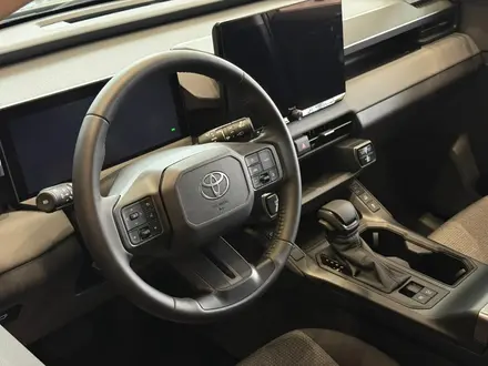 Toyota RAV4 2026 года за 20 340 000 тг. в Алматы – фото 2