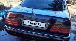 Mercedes-Benz E 230 1996 года за 2 000 000 тг. в Риддер – фото 5
