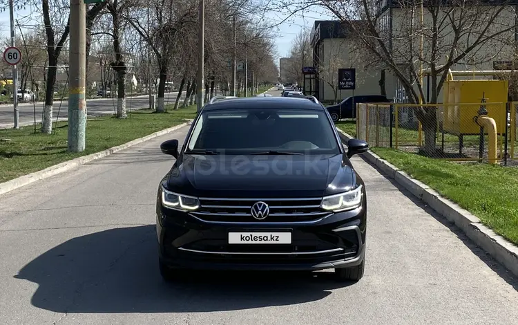 Volkswagen Tiguan 2021 годаfor15 500 000 тг. в Шымкент