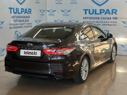 Toyota Camry 2019 года за 13 500 000 тг. в Алматы – фото 3