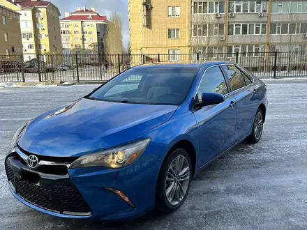 Toyota Camry 2016 года за 6 600 000 тг. в Актобе – фото 2