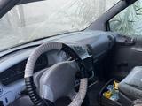 Dodge Caravan 1996 года за 1 100 000 тг. в Атырау – фото 2